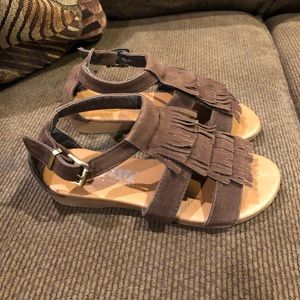 Toddler girl’s size 10 brown fringe sandal
